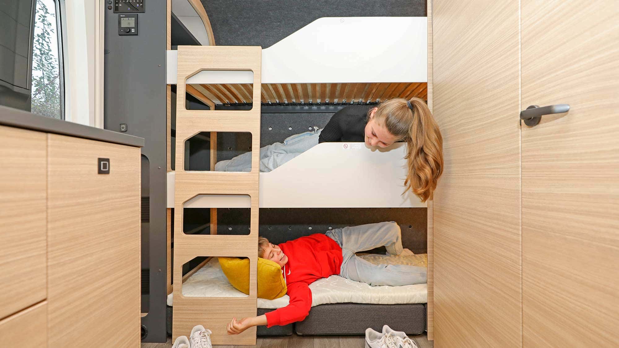wohnwagen mit etagenbett und festbett