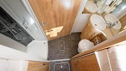 Spezial, Reisemobil, Bäder, Badtypen breiter Sanitärtrakt hinter den Einzelbetten im Bug im Frankia A 740