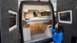 Heckbett, verstellbare Liegefläche, Campingbus, verkleidete Hecktüren, Heckgarage