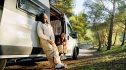 Campervan, Saisonstart, Pärchen, Natur