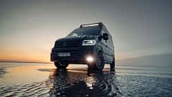 Custom-Bus Camper XL  Front bei Nacht
