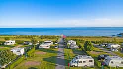 Stellplatz, Wiese, Caravans, Meer, Horizont, Himmel Stellplatz, Wiese, Caravans, Meer, Horizont, Himmel