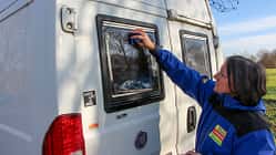 Fenster putzen Wohnmobil Heckscheibe