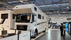 Phoenix TopX Alkoven, Luxuswohnmobil, CMT 2025, Alkoven