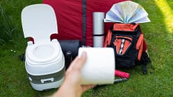 Kasettentoilette und Klopapier