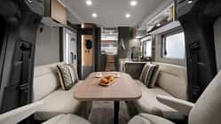 Hymer GT-S, Teilintegrierter, Sitzgruppe, face to face
