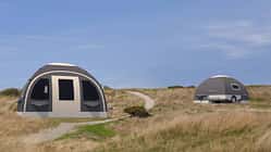 Außenaufnahme, zwei Zelte