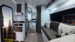 Durchschuss, Innenraum, Blickachse Lounge zu Schlafzimmer