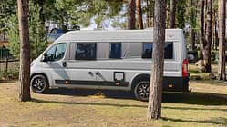 Campingplatz Motzener See, Bäume, Camping, Campingbus