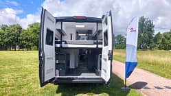 Adria Twin Supreme 640 SGX, Außenaufnahme, Heck, geöffnete Türen