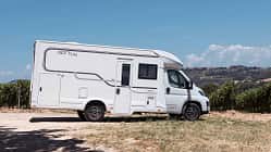 Außenaufnahme, Reisemobil, Teilintegriert, Seitansicht,Aufbautür Außenaufnahme, Reisemobil, Teilintegriert, Seitansicht,Aufbautür