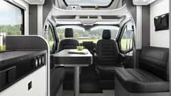 Ist die Tischplatte eingeklappt bleibt auf dem Boden oder der rechten Bank der Face-to-face Sitzgruppe Platz für Haustiere, während auf der linken Sitzfläche und dem Cockpitsitz Camperinnen sitzen. Ist die Tischplatte eingeklappt bleibt auf dem Boden oder der rechten Bank der Face-to-face Sitzgruppe Platz für Haustiere, während auf der linken Sitzfläche und dem Cockpitsitz Camperinnen sitzen.