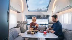 Sitzgruppe im Wohnwagen Adria Alpina 583 UL