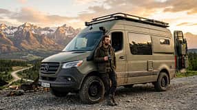 Mann, Campingbus, Wildnis