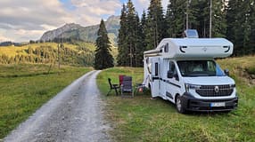 Familientest im Nirgendwo: Der Ahorn Camp A 690 auf fast 1500 m Höhe am Stellplatz an der Ober Mueshütten im Biosphärengebiet Entlebuch.