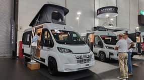 Affinity One 636 Campingbus mit Aufstelldach, französischem Bett und umbaubarer Sitzgruppe