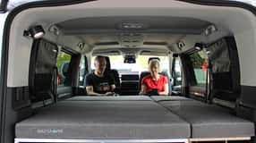 DAILYCAMPER VAN auf Opel Zafira Basis – kompakter Campervan in Kaolin-Weiß, 4,98 m Länge, 1,90 m Höhe, 180 PS Diesel, Automatik, Pkw-Zulassung