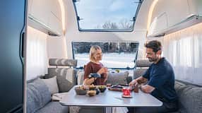 Sitzgruppe im Wohnwagen Adria Alpina 583 UL