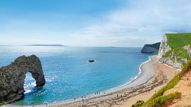 Durdle Door an der Jurassic Coast unweit an einem Campingplatz