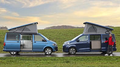 Seitenansicht VW California und Pössl Campster 