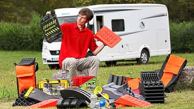 Mit KEILEN UND CO. steht das Reisemobil angenehm eben. 