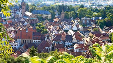 Blick von der Burgruine auf Weinheim