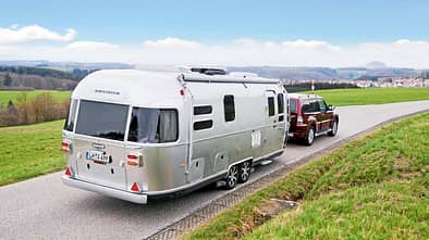 Caravan Airstream 684 mit Zugwagen