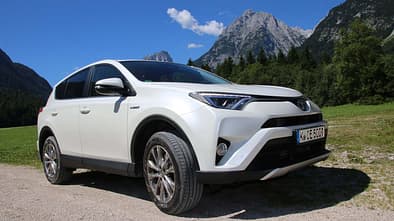 Hybrid Zugwagen Toyota RAV4 Neu