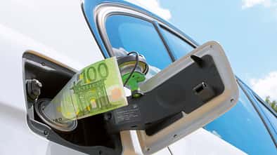 Wohnmobile an Tankstelle
