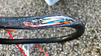 Kabel Reparatur beim Camping Defektes Kabel