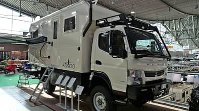 Azimoo Expeditions-Lkw Fuso Canter 4x4