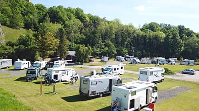 Wohnmobilhafen unter dem scharfen Stein
