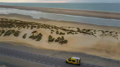 Campervan am Strand von Zeeland