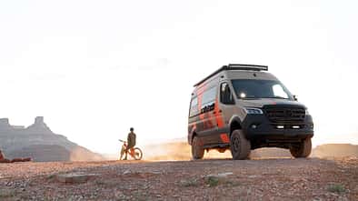 Allrad-Campervan Outside Van Tails (2023)