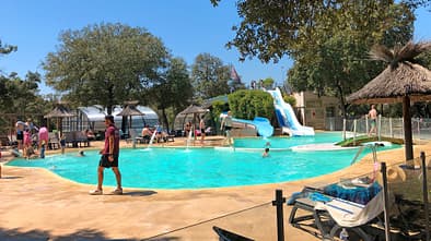 Pool mit Rutschen