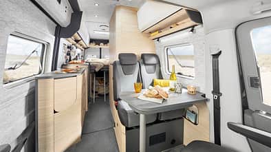 Hobby Maxia Van Advertorial