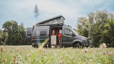 Außenaufnahme, Seite, offene Seitklappe, Aufstelldach, Sprinter