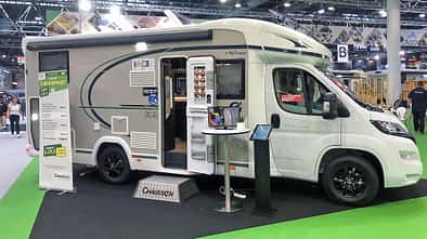 Wohnmobil, teilintegriert, außen, Messe