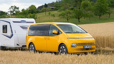 Hyundai Staria, Gelb, Zugwagen, Caravan, Feld
