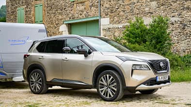 Nissan X-Trail e-Power, Zugwagen, cremefarben, Caravan