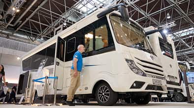 Außenansicht, Messe, Integriert, Mann, Luxuswohnmobil