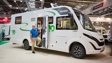 Integriert, Wohnmobil, Außenansicht, Mann, Beifahrerseite