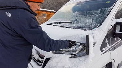 winter, camping, wohnmobil, eis, schnee Fahren im Winter - freikratzen
