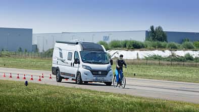 Symbolbild, Wohnmobil, Fahrrad, Bremstest