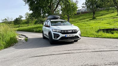Dacia in der Kurve