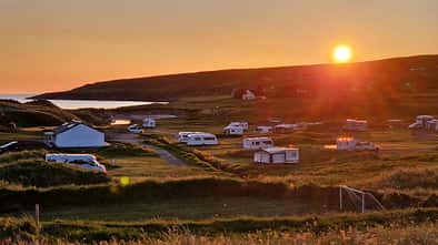 Campingpark, Zelte, Caravans, Meer, HŸgel, Sonnenuntergang Campingpark, Zelte, Caravans, Meer, HŸgel, Sonnenuntergang