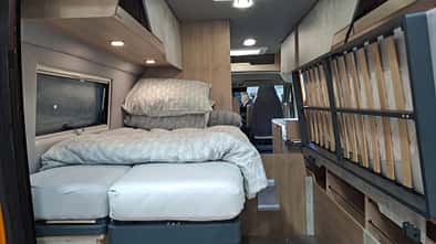 Womondo by Robeta Lifestyle 636 (2025) auf der CMT 2025 Heckansicht mit Einzelbett
