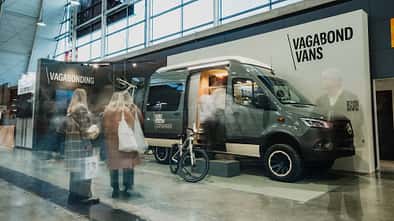 Vabo Vision Copenhagen auf der CMT 2025 Messestand Vagabond Vans Langzeitbelichtung