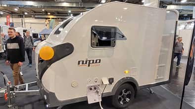 Nipo Camper, Wohnwagen GFK, außen