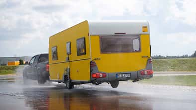 Fahrtest, Caravan hebt ab, nasse Straße, Gespannfahren, Belastungstest